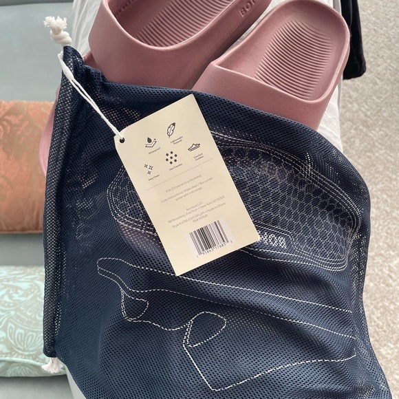 NWT Bombas - waterproof, outdoor, indoor, super comfortable, easy slides - Picture 5 of 6